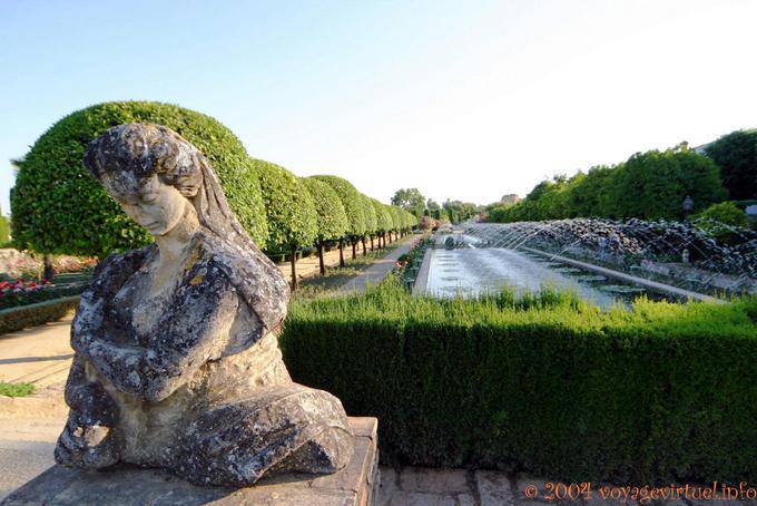 Jardins busto feminino Alcazar Córdoba - Espanha