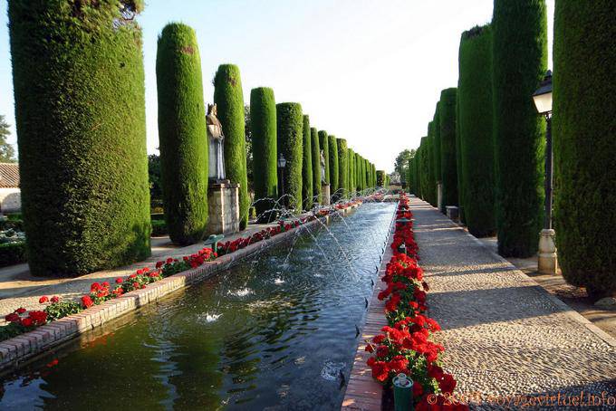 Alinhamento Topiary, Alcazar Cordoba - Espanha, Andaluzia