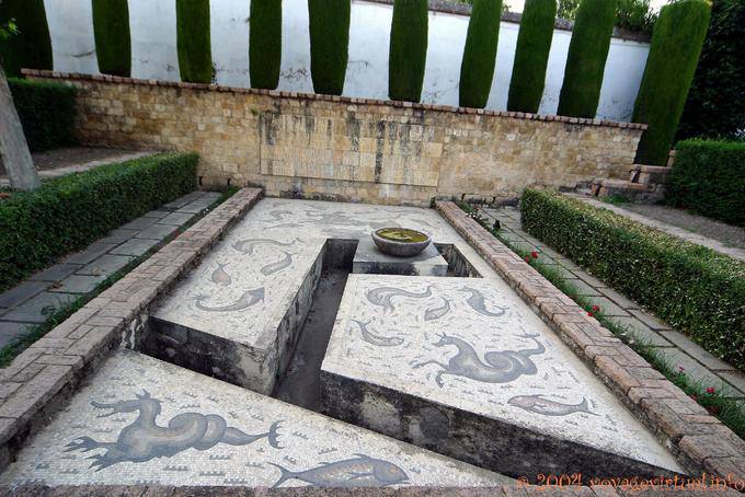 Mosaicos no jardim, Alcazar Cordoba - Espanha
