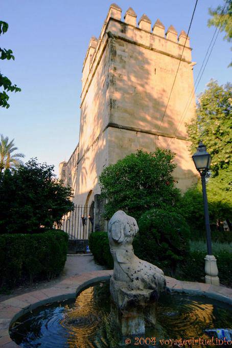 Torre e fonte, Alcazar Cordoba - Espanha