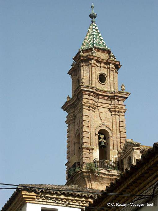 Campanário da igreja com as telhas vitrificadas, Antequera - Espanha
