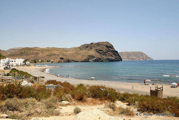 Uma praia tranquila em Cabo de Gata - Espanha, Andaluzia