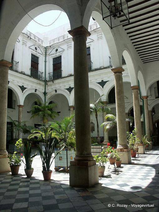 Pátio e colunas, Cadiz - Espanha