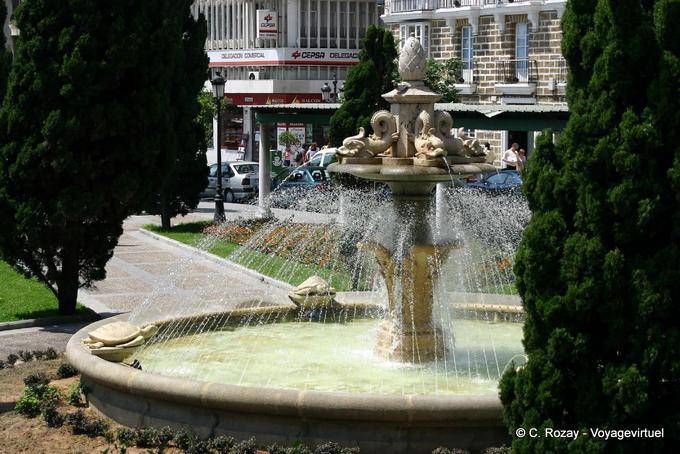 Fountain Av Ramon de Carranza, em Cádiz - Espanha, Andaluzia