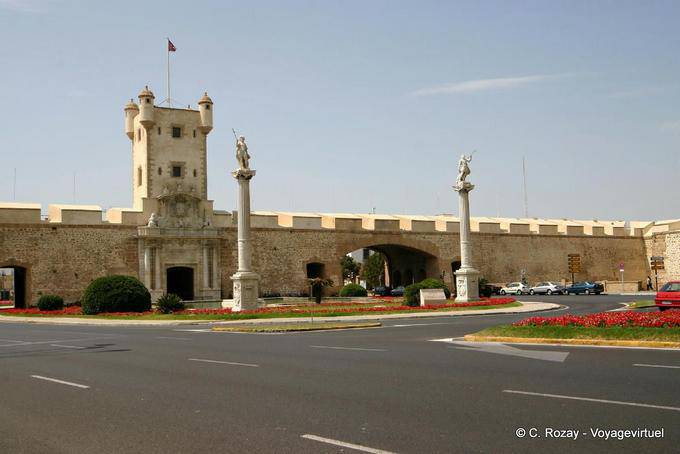 Plaza Constitucion muralhas, Cadiz - Espanha, Andaluzia