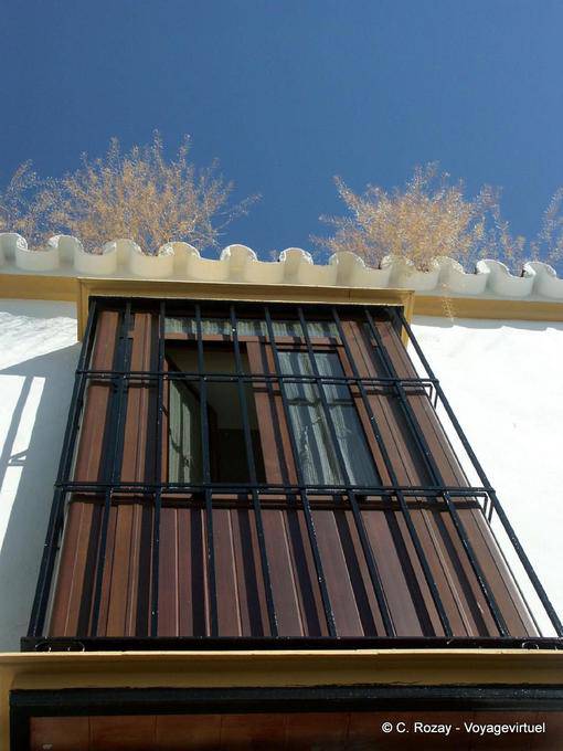 Varanda de madeira entre os bares, Carmona - Espanha, Andaluzia