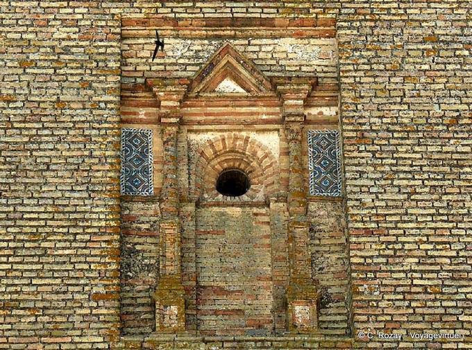 Torre sineira detalhe Iglesia San Felipe Carmona - Espanha, Andaluziab