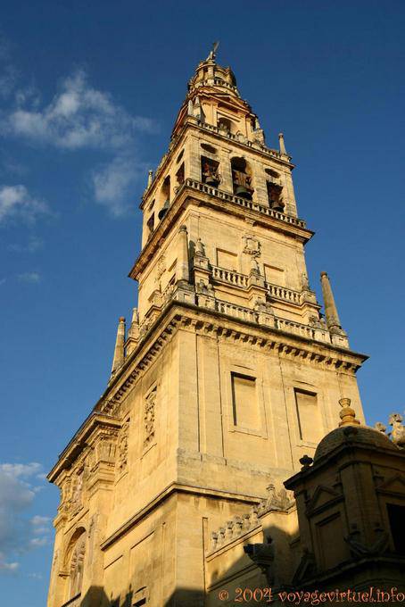 Almóada minarete da mesquita convertida em uma torre do sino de 76 m, Catedral, Cordoba - Espanha, Andaluzia