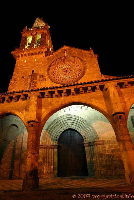 Iluminação noturna da Iglesia de San Lorenzo, Córdoba - Espanha, Andaluzia