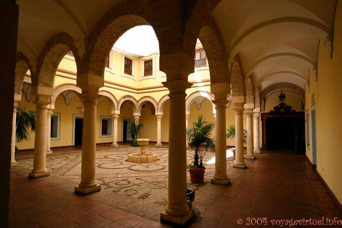 Pátio renovado do Palácio Episcopal, Cordoba - Espanha, Andaluzia