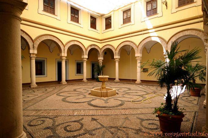 Maravilhas do pátio no Palácio Episcopal, Calle Torrijos Cordoba - Espanha, Andaluzia