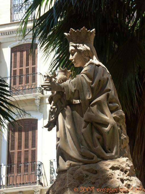 Estátua da rainha e seu filho, calle Santa Maria, Malaga - Espanha, Andaluzia