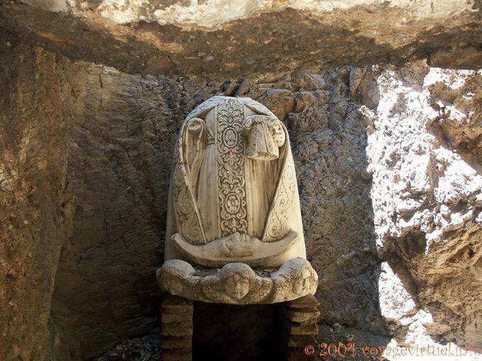 Estátua de Fontaine-decapitado à Puerta de las Columnas, Alcazaba, Malaga - Espanha, Andaluzia