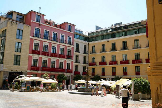 Cores dos edifícios da praça Obispo, Malaga - Espanha, Andaluzia