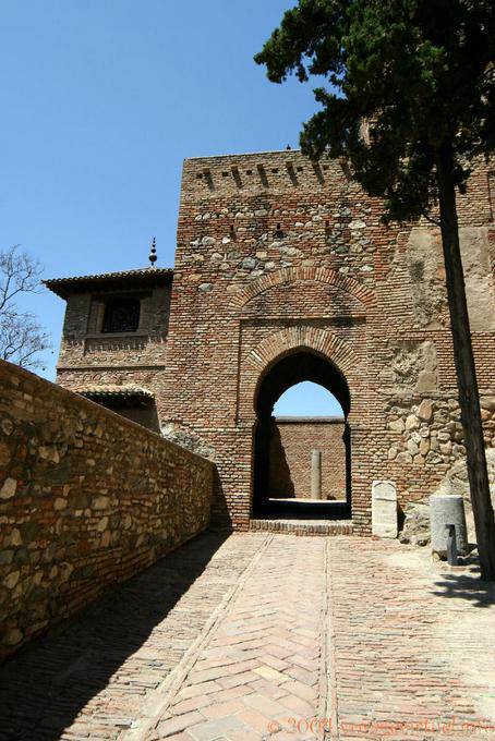 Fortificado portão de entrada (Puerta de la Bóveda) da Alcazaba, Malaga - Espanha, Andaluzia
