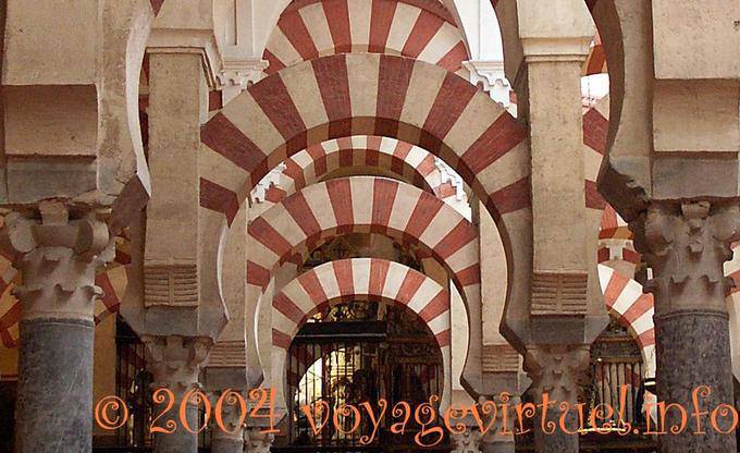 Aparador Moorish arcos em ferradura, Mezquita Cordoba - Espanha, Andaluzia
