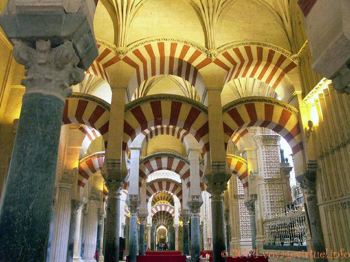 Naves Almanzor, Cordoba Mezquita - Espanha, Andaluzia