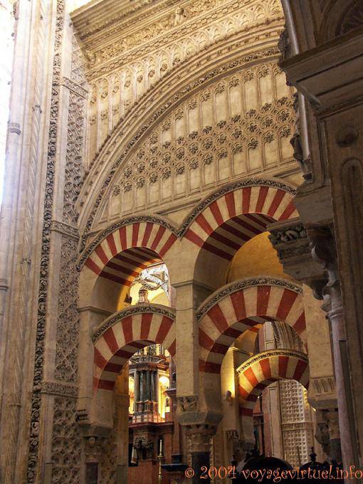 Integração da catedral em mesquita original, Cordoba Mezquita - Espanha, Andaluzia