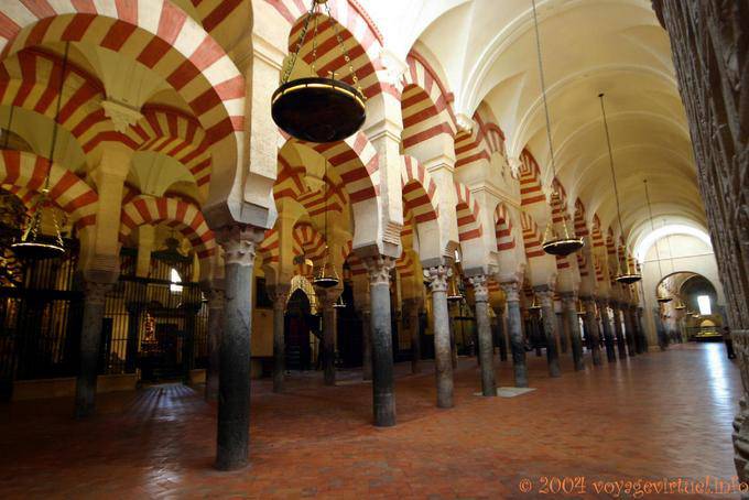 Fileira dupla de colunas, Cordoba Mezquita - Espanha, Andaluzia