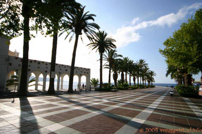 Outro ponto de vista de Balcon de Europa, Nerja - Espanha