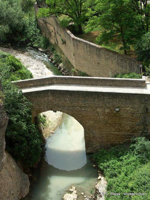 Ponte árabe Old ou ponte, calle Molino de Alarcon, Ronda - Espanha, Andaluzia