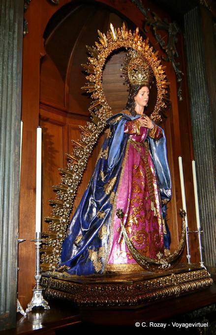 Estátua da Virgem Maria na Igreja de Santa María la Mayor, Ronda - Espanha, Andaluzia