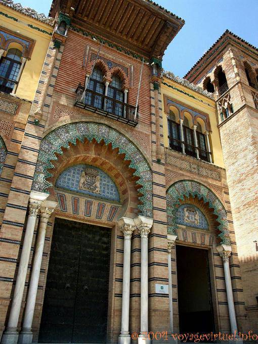A entrada principal para o Museo de Las Artes Populares y Costumbres, Sevilha - Espanha