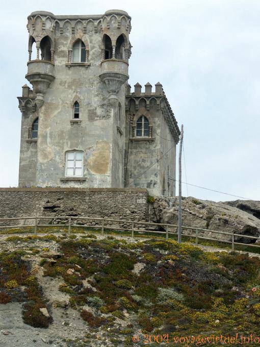 De frente para o mar, com vista para o Castillo engraçado de Santa Catalina, Tarifa - Espanha