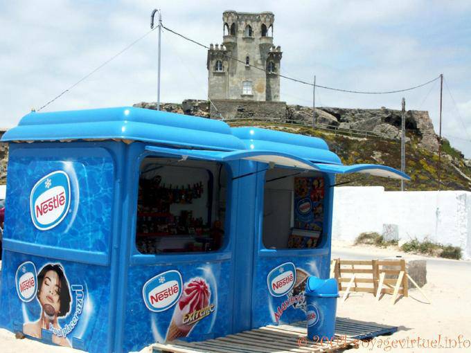 Mercador de gelo no pé da Castello, Tarifa - Espanha