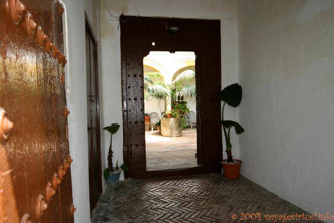 Duplo porta para o pátio de uma habitação tradicional, Tarifa - Espanha