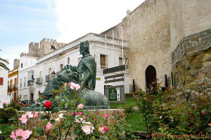 Monumento de D. Sancho IV, calle Alcalde Juan Nunez, Tarifa - Espanha