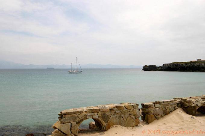 Barco visto da Avenida Fuerzas Armadas Las Tarifa - Espanha