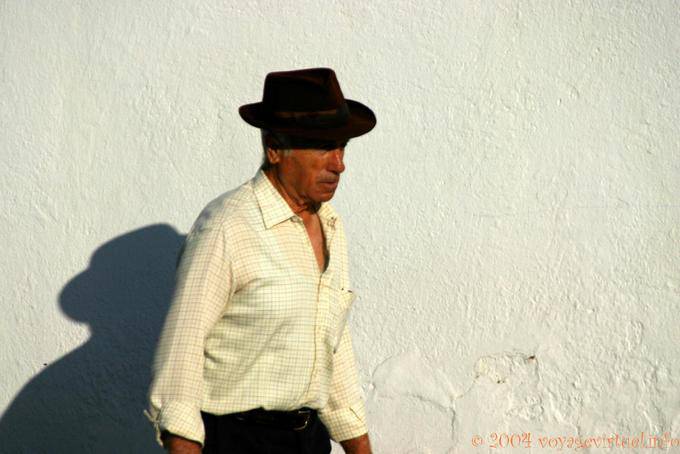 Andaluza e sua sombra, Vejer de la Frontera - Espanha