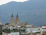 Campanário dobro da Iglesia Nuestra Senora de la Expectación de Orgiva, Alpujarras, Espanha.