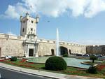Paredes de turismo e fonte, Cadiz, Espanha.