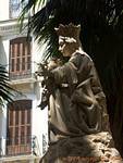 Estátua da rainha e seu filho, calle Santa Maria, Malaga, Espanha.