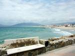 Olhe em direção a Gibraltar, Tarifa, Espanha.