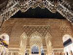 Tribunal dos Leões. Arco Estalactite, Alhambra Nasrid Granada, Espanha.
