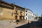 Plaza del Potro e fonte renascimento na cidade velha, Cordoba, Espanha.