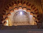 Duplo polylobé arco-íris de arquitetura Umayyad, Cordoba Mezquita, Espanha.
