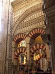 Integração da catedral em mesquita original, Cordoba Mezquita, Espanha.
