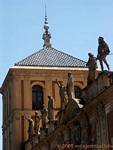 Estátuas de homens famosos, Palacio de San Telmo, Calle Palos de la Frontera, Sevilha, Espanha.