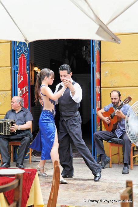 La Boca, tango, guitarra e bandoneon em Magallanes, Buenos Aires - Argentina