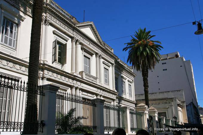 Montserrat, belo edifício no ângulo Defensa Cidade do México, Buenos Aires - Argentina