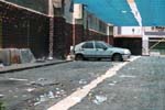 Parque de estacionamento deserto, Avenida de Mayo, em Buenos Aires, Argentina.