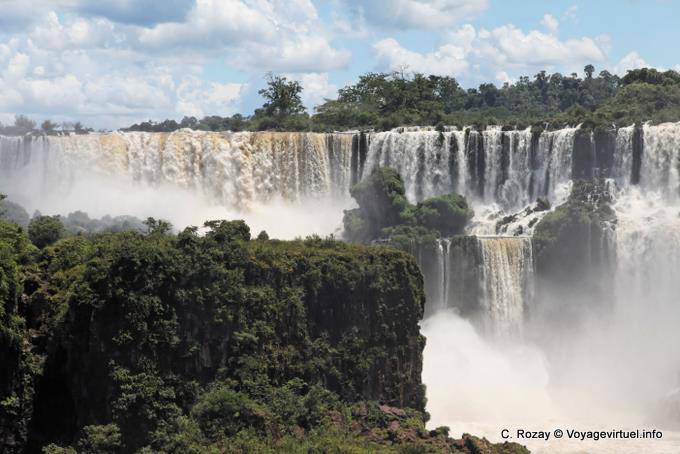 Outro ponto de vista do Salto San Martin, Puerto Iguazu Cataratas - Argentina