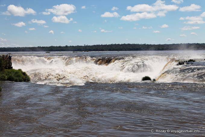 A água do rio que entra a Garganta do Diabo, Cataratas do Iguaçu - Argentina