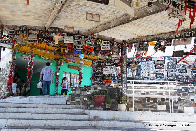 A entrada para o principal santuário Difunta Correa, Vallecito, Província de San Juan - Argentina