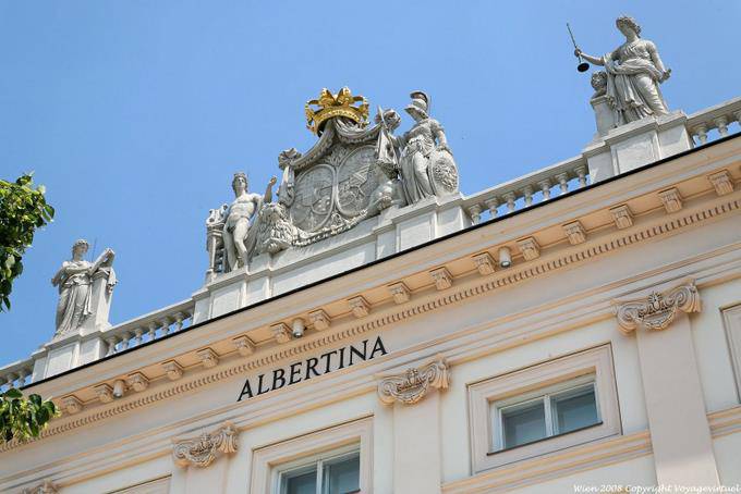 Albertina Fronton Palace Arquiduque Albrecht - Viena - Austria