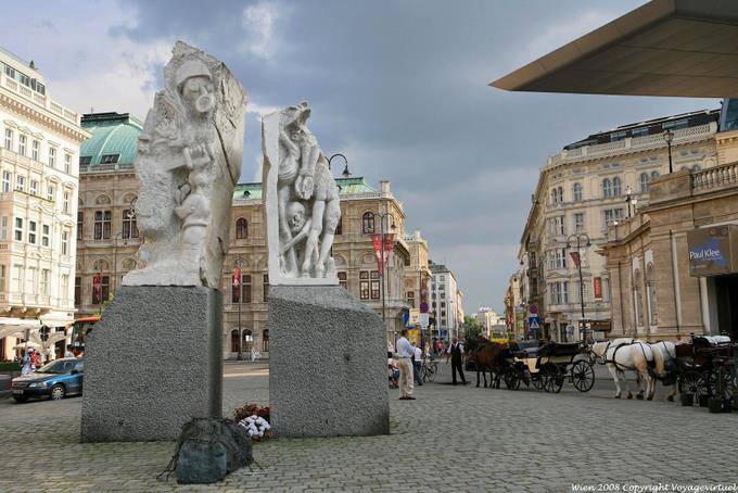 Albertina Platz, Mahnmal Gegen Krieg und Faschismus - Viena - Austria